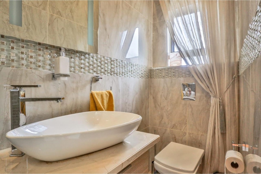 6 Bedroom Property for Sale in Birdwood Estate North West